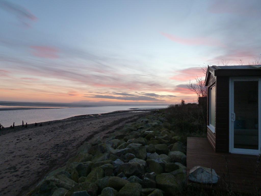 Sunset Retreat Lodge With Hot Tub Carsethorn Exterior photo